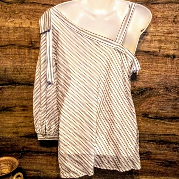 New York & Company Top One Shoulder Stripe - Picture 4 of 11